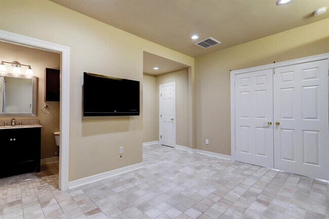 Building Photo - 4235 Bettis Dr