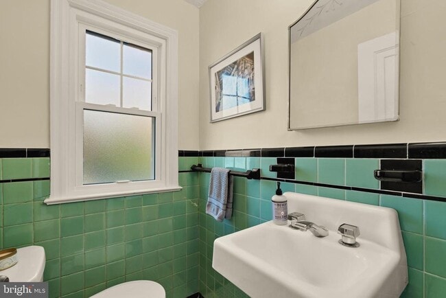 Building Photo - 6403 40th Ave