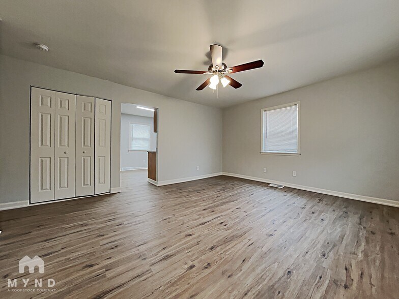Building Photo - 2405 Longleaf Dr