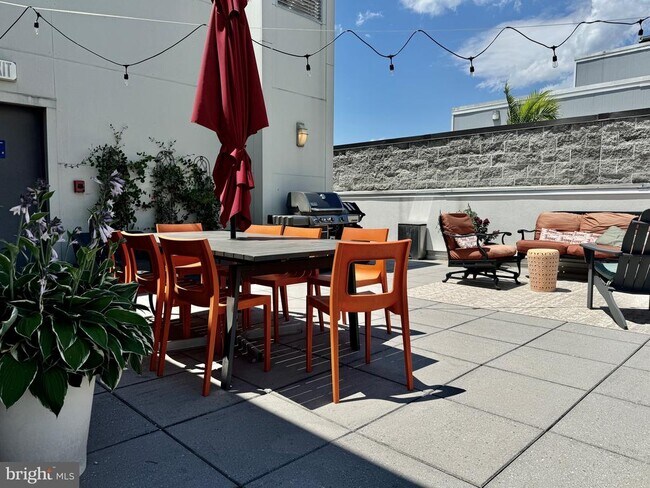 Building Photo - 1616 11th St NW