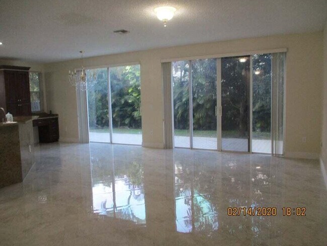 Building Photo - 7599 Ridgefield Ln