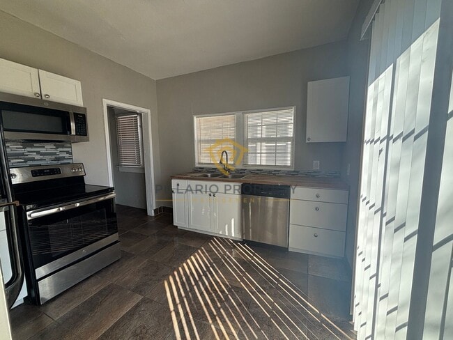 Building Photo - Beautifully Updated, 2-Bedroom, 1.5-Bathroom Located in Brookside Park, Available NOW!