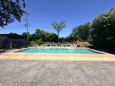 Building Photo - Gorgeous Sacramento Home with a POOL!!