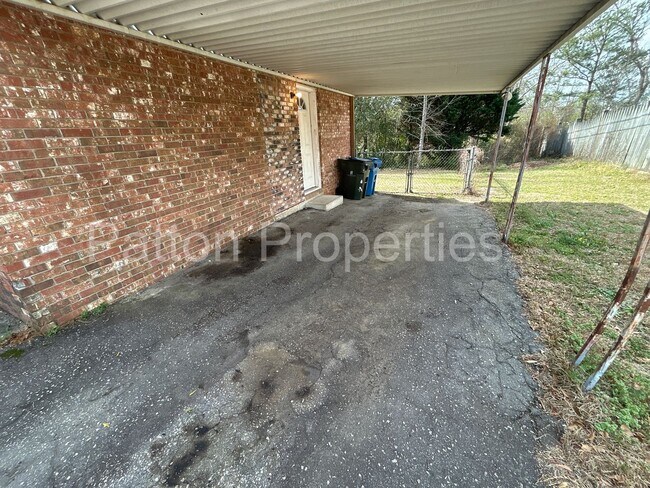 Building Photo - Saluda Gardens Home