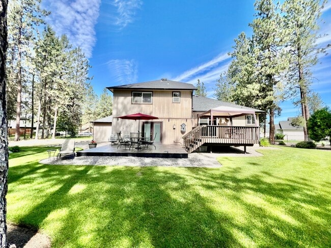 Building Photo - Suncrest Rental with large manicured lawn