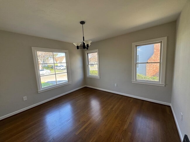 Building Photo - 1128 Clark Way