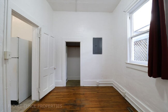 Building Photo - 605 Mathews St