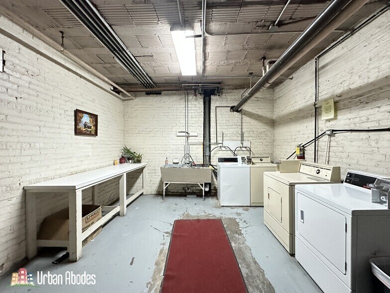 Building Photo - 2133 N Dayton St