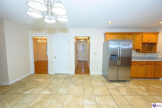 Building Photo - 1802 Oriole Dr
