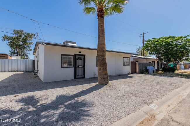 Building Photo - 723 E Sunnyslope Ln