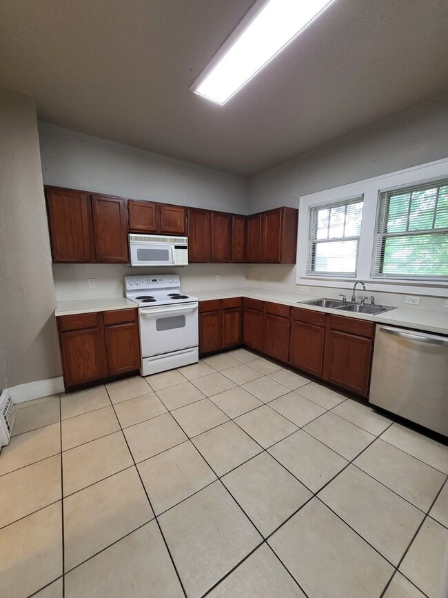 Building Photo - PRELEASING July 2024 - (3-4) Bed/(2) Bath ...