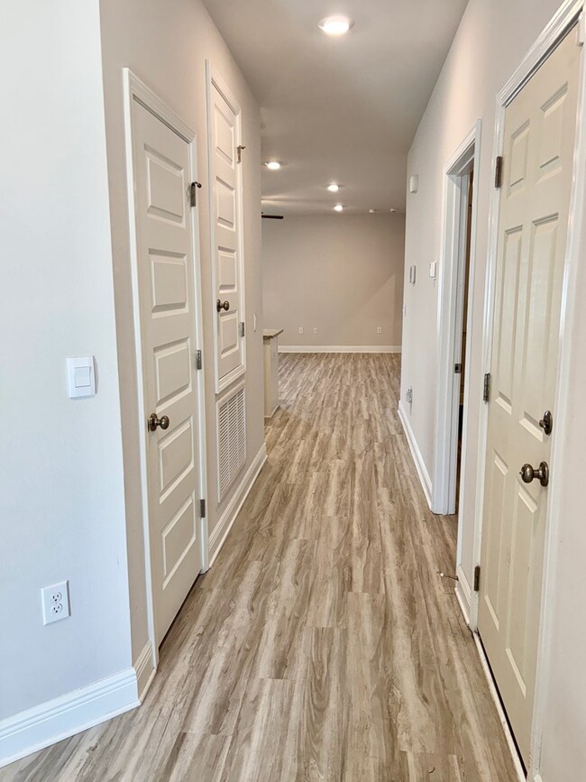 Building Photo - 492 Vermilion Cir