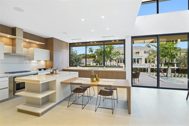 Building Photo - 401 Royal Plaza Dr