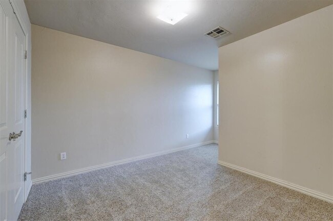 Building Photo - 405 Sterling Pointe Way