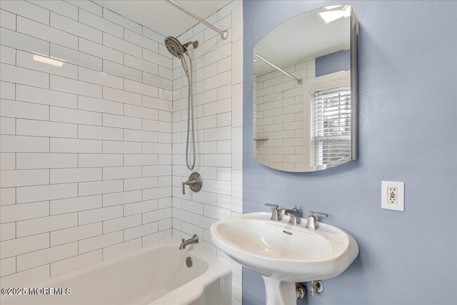 Building Photo - 14 Prospect Ave N