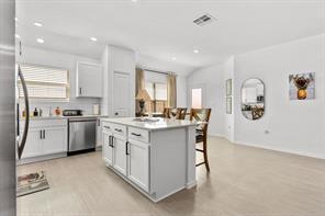 Building Photo - 211 Camargue Dr