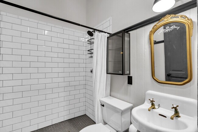 Building Photo - 1323 Constance St