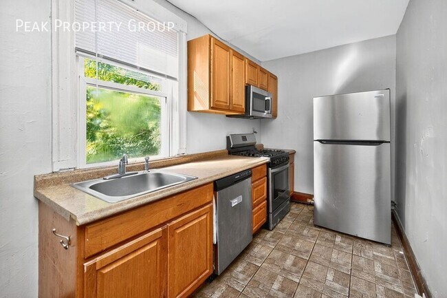 Building Photo - 225 Atkinson St