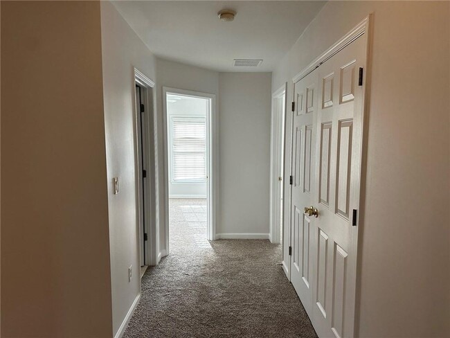 Building Photo - 1296 Dunwoody Cove