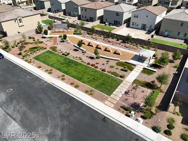 Building Photo - 4630 Summer Azure St