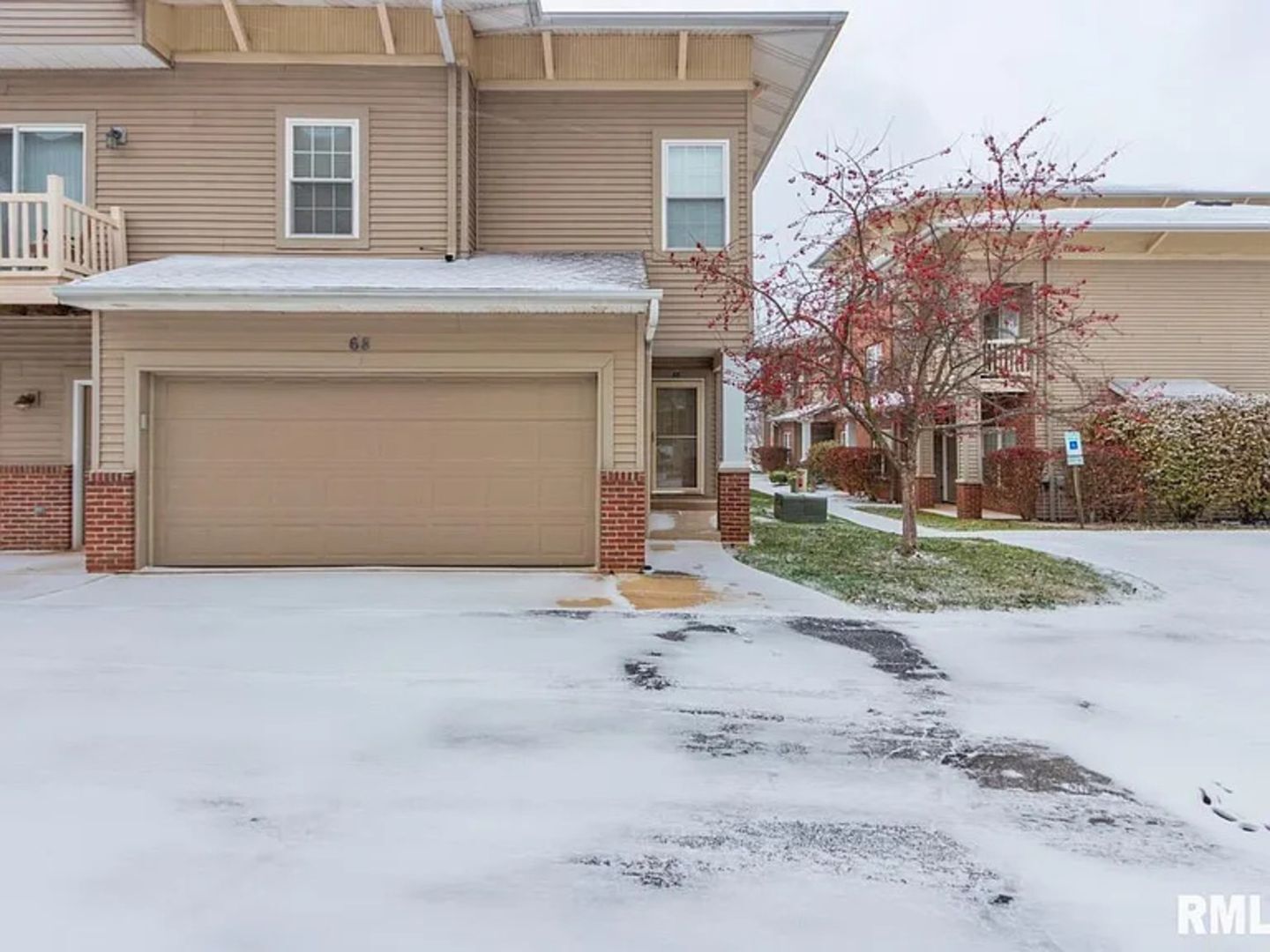 Building Photo - 11217 North Oakwood Drive