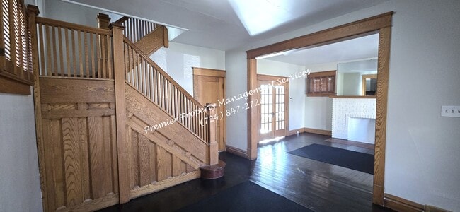 Building Photo - 922 Winslow Ave