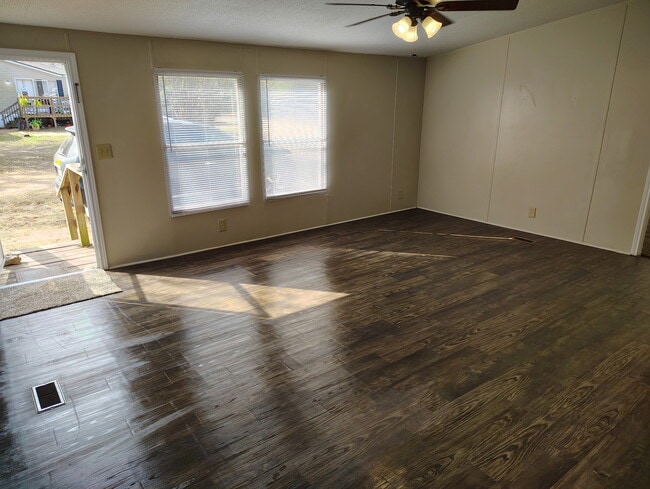 Building Photo - 600 Davis Cir