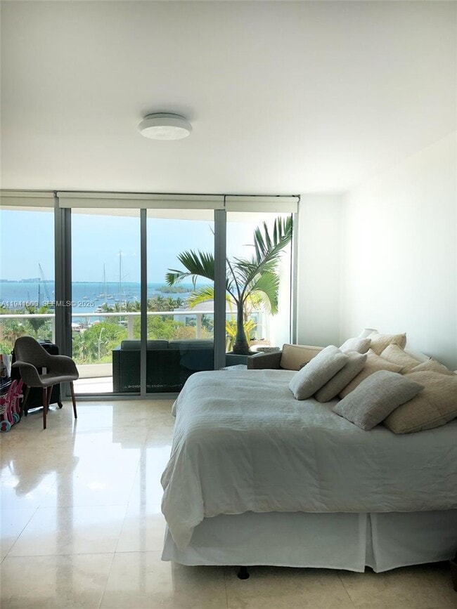 Building Photo - 2627 S Bayshore Dr