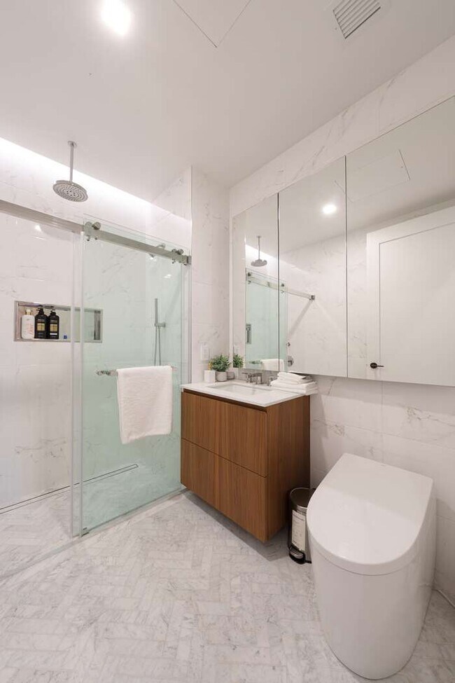 Primary Photo - 35-32 Leavitt St