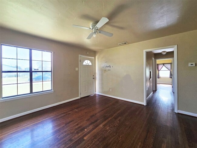 Building Photo - 12121 Hoblitzelle Dr