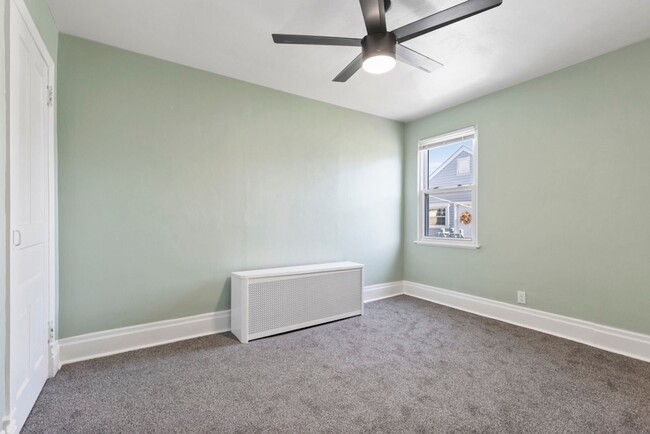 Building Photo - Bright 2 Bedroom Apartment in Duquesne Heights – Minutes from Mount Washington Overlook!