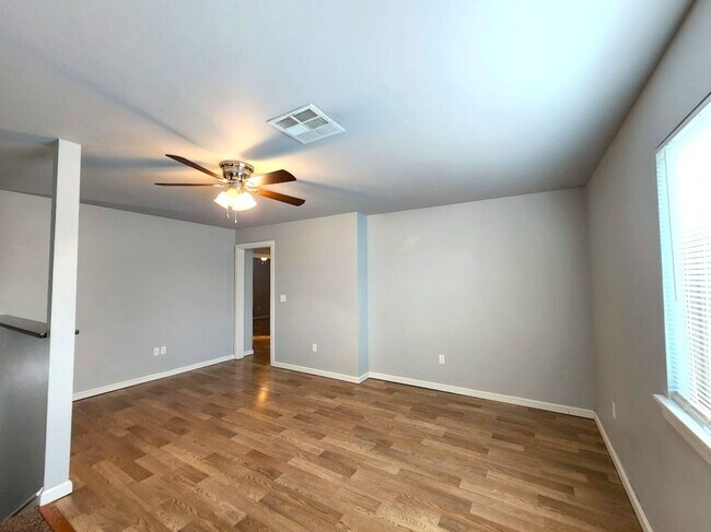 Building Photo - Campbell St Duplex