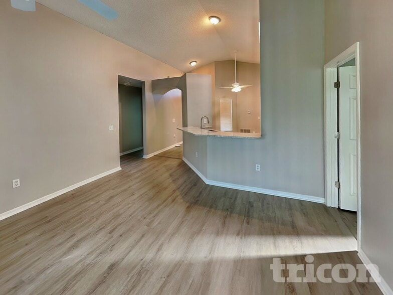 Building Photo - 2465 Hybrid Dr