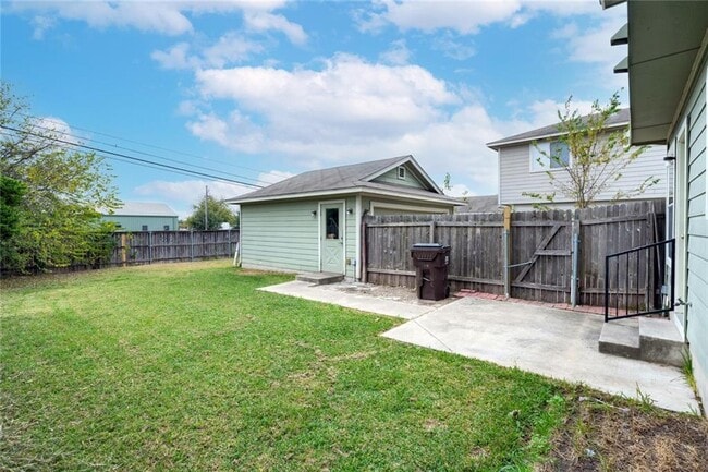 Building Photo - 2735 Fairview Dr