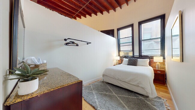 Building Photo - 19 Stanhope St