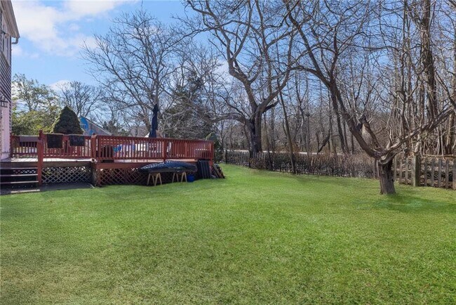 Building Photo - 1059 E Shore Rd