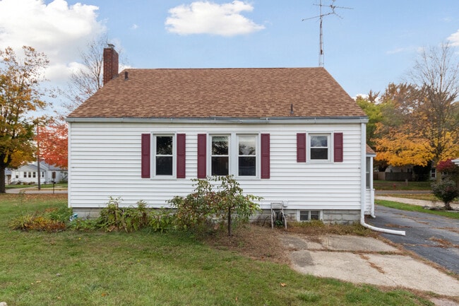 Building Photo - 629 St Clair Ave