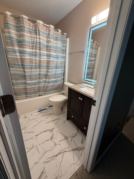 Master bathroom - 203 Lyons Cove Dr
