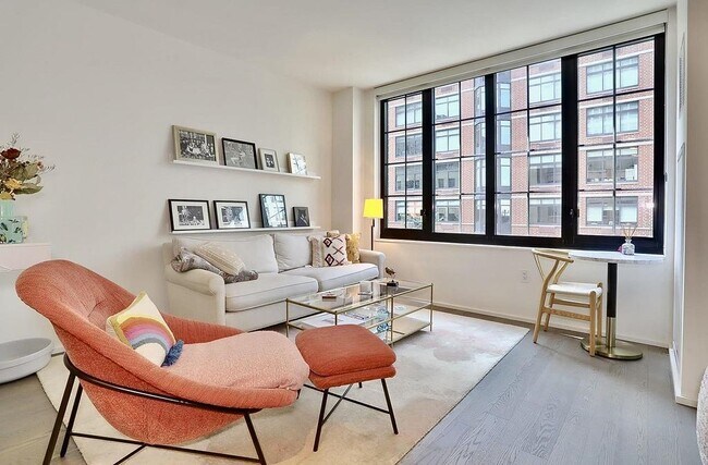 Building Photo - 1425 Hudson St