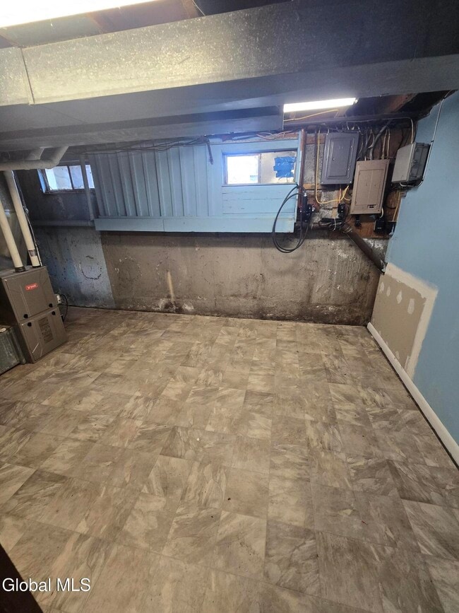 Building Photo - 19 Commodore St