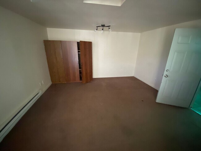 Building Photo - North Reno - 3 Bed 1.5 Bath - New Carpet & Paint