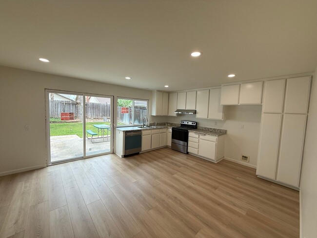 Building Photo - A nice Mission Oaks Home for Rent