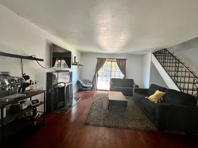 Building Photo - Available Now  4 Bedroom 2 bath home