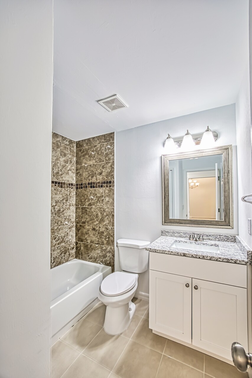 Building Photo - 16840 Sanibel Sunset Ct
