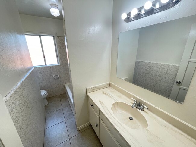 Building Photo - 5769 Eugene St