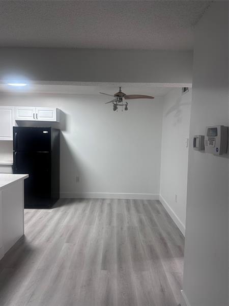 Building Photo - 450 Palm Cir W