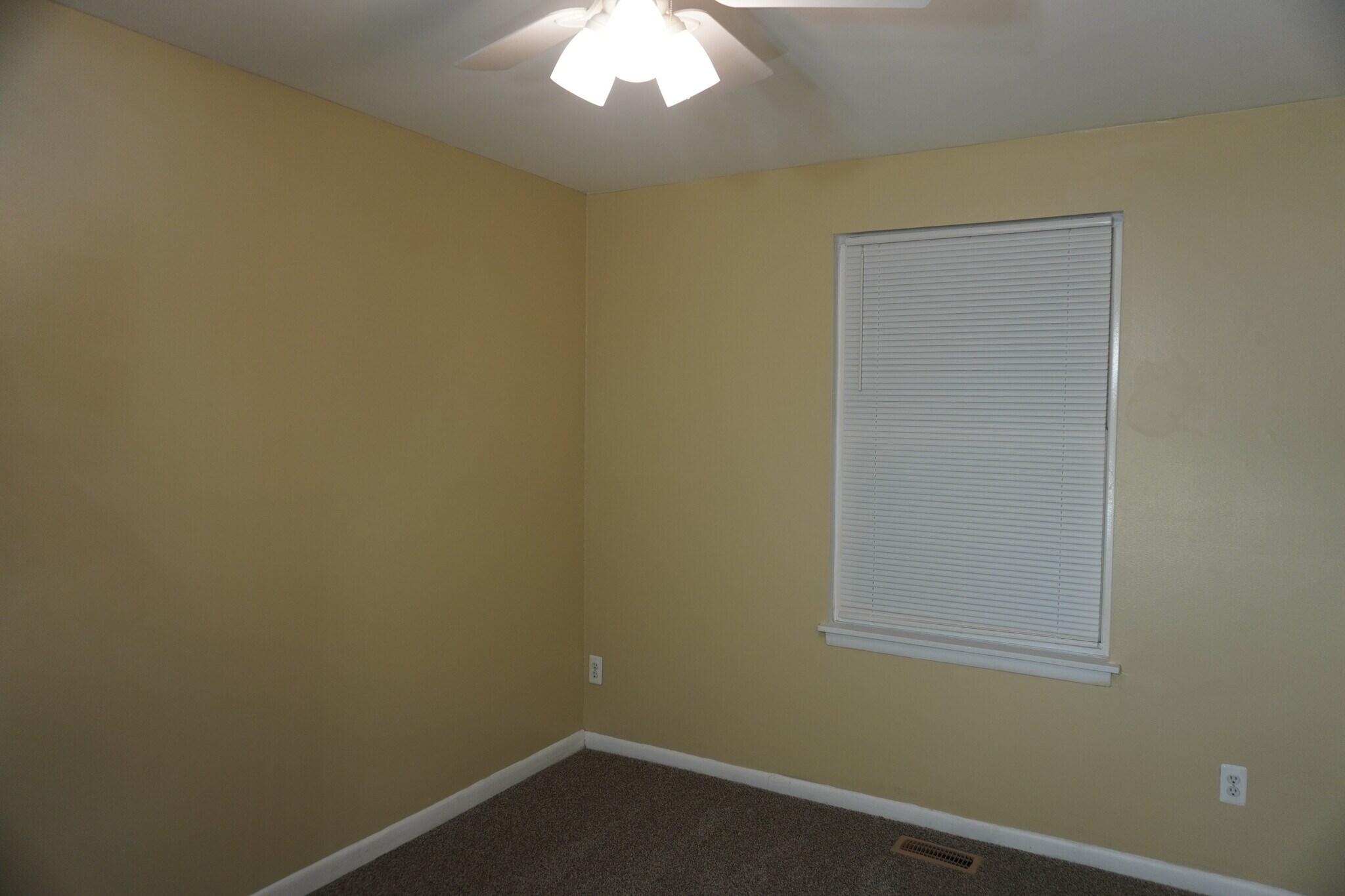 Building Photo - 5 Castlebar Ct