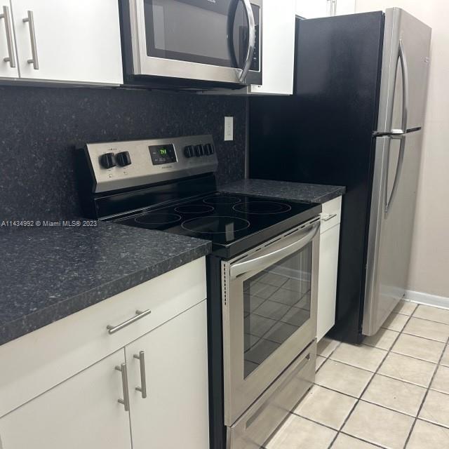 Building Photo - 7121 Miami Lakes Dr