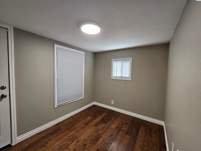 Building Photo - Charming Central Richland Rambler