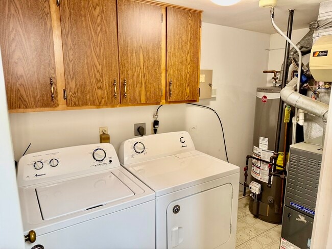 Building Photo - 909 Suffolk Ct